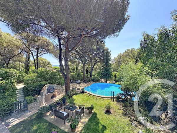 Maison à vendre  8 pièces - 240 m 2   CAVALAIRE SUR MER  - 83
