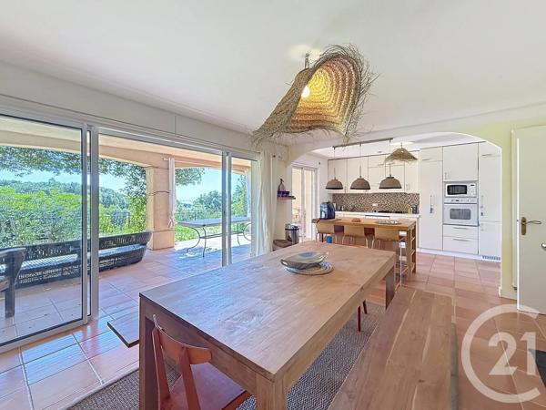 Maison à vendre  8 pièces - 240 m 2   CAVALAIRE SUR MER  - 83