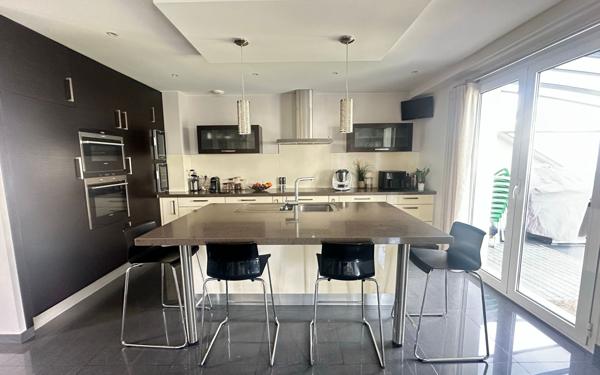 Maison à vendre    5 pièces • 155 m2 Le Plessis-Trévise