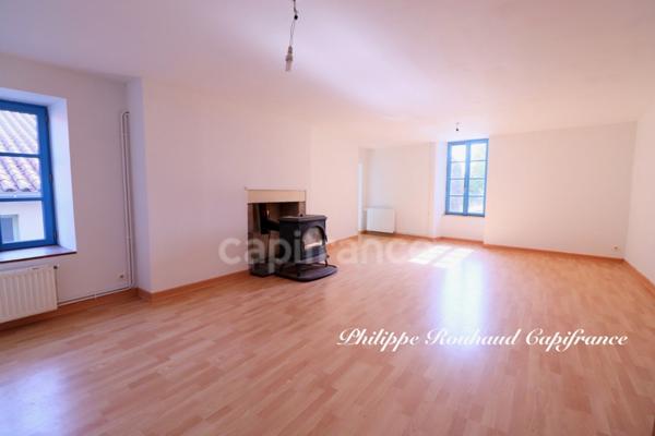 Ensemble Immobilier d'Exception : Commerce et Locatif au Cœur d'une Cité de Caractère (220 m²)