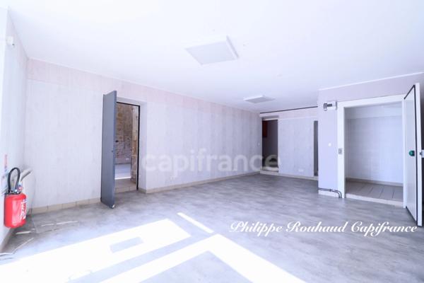 Ensemble Immobilier d'Exception : Commerce et Locatif au Cœur d'une Cité de Caractère (220 m²)