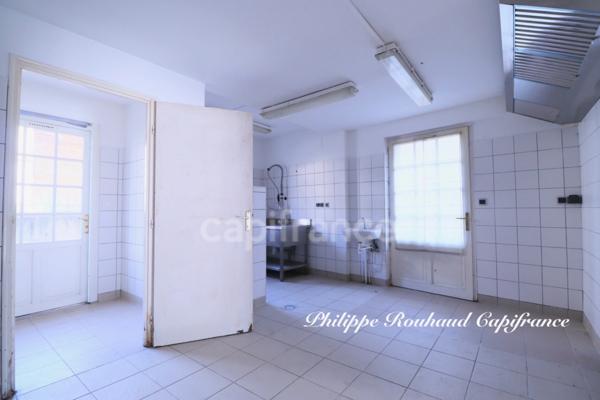 Ensemble Immobilier d'Exception : Commerce et Locatif au Cœur d'une Cité de Caractère (220 m²)