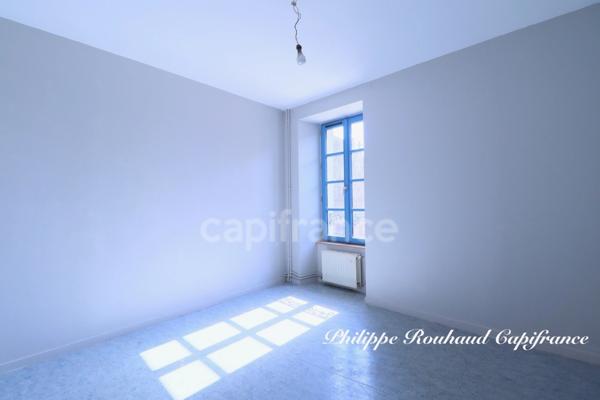 Ensemble Immobilier d'Exception : Commerce et Locatif au Cœur d'une Cité de Caractère (220 m²)