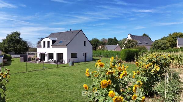 PLUNERET - MAISON FAMILIALE - 150M2, 4 CHAMBRES, VUES SUR LES CHAMPS