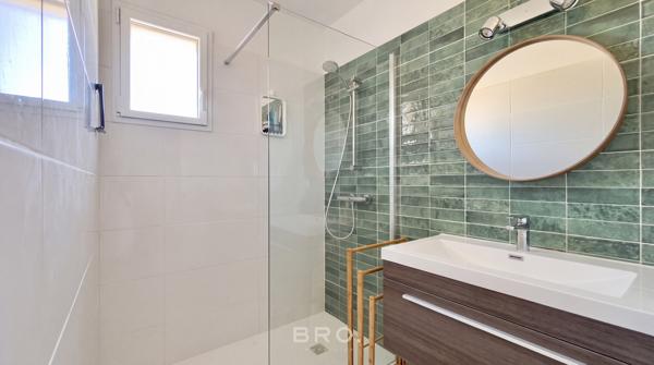 PLUNERET - MAISON FAMILIALE - 150M2, 4 CHAMBRES, VUES SUR LES CHAMPS