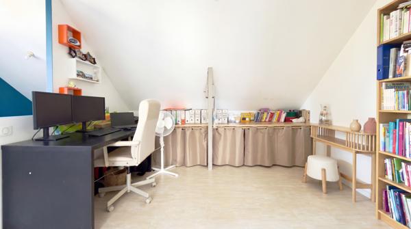 PLUNERET - MAISON FAMILIALE - 150M2, 4 CHAMBRES, VUES SUR LES CHAMPS