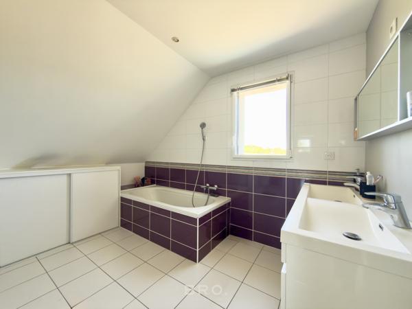PLUNERET - MAISON FAMILIALE - 150M2, 4 CHAMBRES, VUES SUR LES CHAMPS