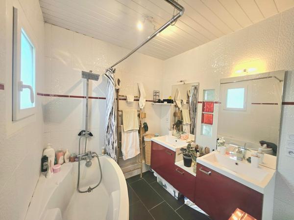 MAISON PROCHE TOUS COMMERCES A PIEDS