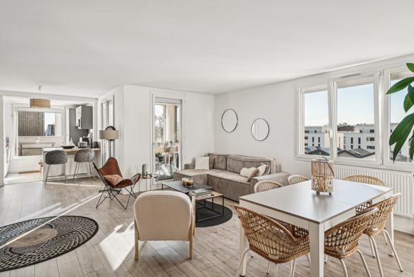 Appartement T4 en rooftop de 103m² avec terrasse, box à Lyon