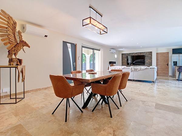 Maison de plain pied récente à vendre à Ussac - 3 chambres - 1 bureau - 2 salles de bains - garage - Terrain clos