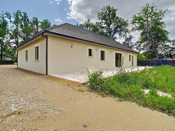 Maison de plain pied récente à vendre à Ussac - 3 chambres - 1 bureau - 2 salles de bains - garage - Terrain clos