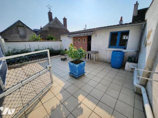 MAISON DE VILLE - A VENDRE - MONTOIRE/ LOIR ( 41800)