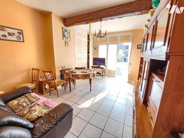 MAISON DE VILLE - A VENDRE - MONTOIRE/ LOIR ( 41800)