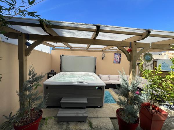 LE BOUSCAT I Elégante Villa de 200 m² offrant de magnifiques volumes I 7 pièces  I Spa et Jacuzzi inclus