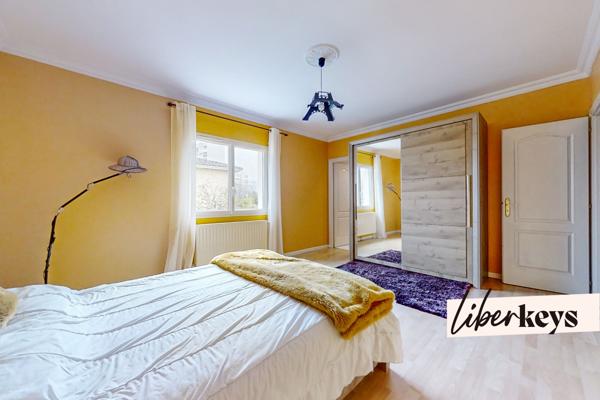 LE BOUSCAT I Elégante Villa de 200 m² offrant de magnifiques volumes I 7 pièces  I Spa et Jacuzzi inclus