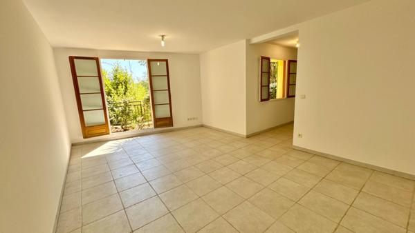 Grimaud - Appartement en duplex avec vue sur la plaine