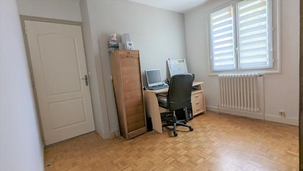 ACHAT-VENTE Pavillon SAINT-BERTHEVIN Type 7 proche Centre