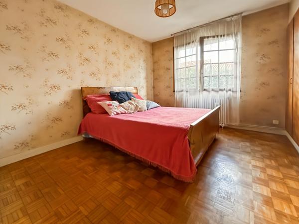 Maison de plain-pied tram avec jardin Un beau potentiel à révéler