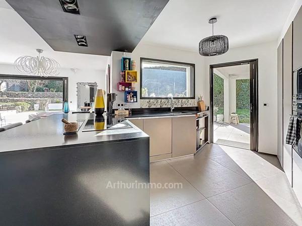 Vente Maison 5 pièces 140 m2 à Mouans-Sartoux