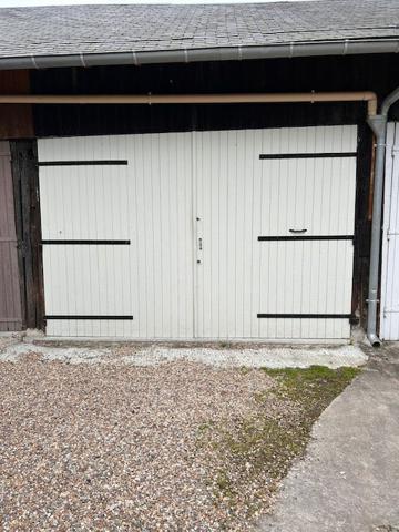 LISIEUX, grand garage d'env. 18 m² dans une cour , Lisieux