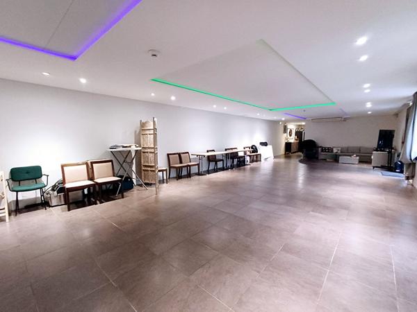 Mur et fond restaurant 250 m² + appartement 4 pièces