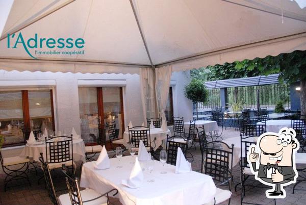 Mur et fond restaurant 250 m² + appartement 4 pièces