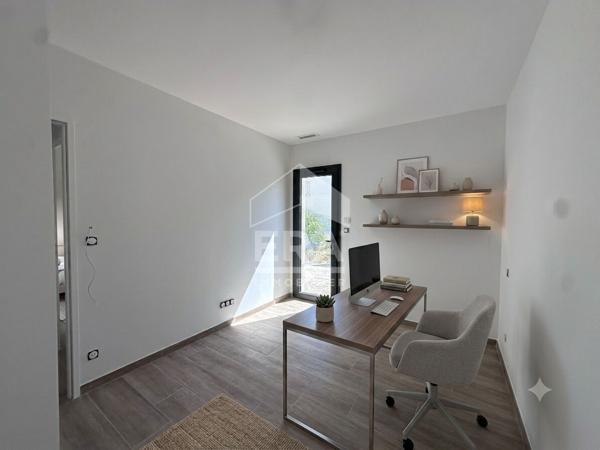 Maison neuve avec jardin et piscine de plain pied