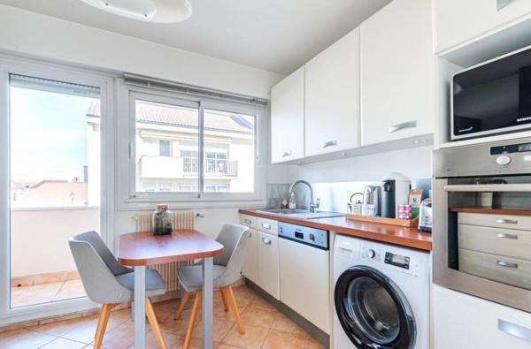 Hyper-centre Orgeval -Appartement lumineux balcons