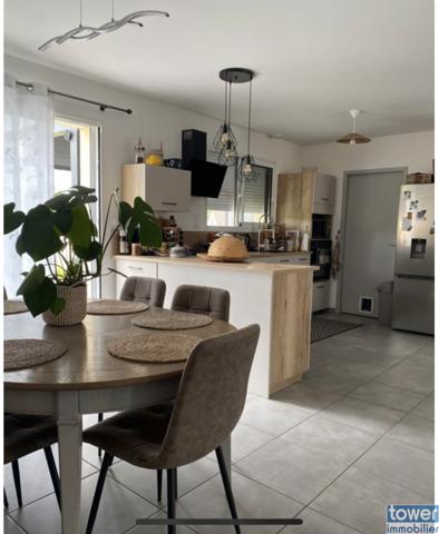 Maison
                                                                                                                                                                                                                                                                                                                        3 pièce(s)                                                                                                                                                                                                          2 chambre(s)                                                                                                                                                                                                          82  m²