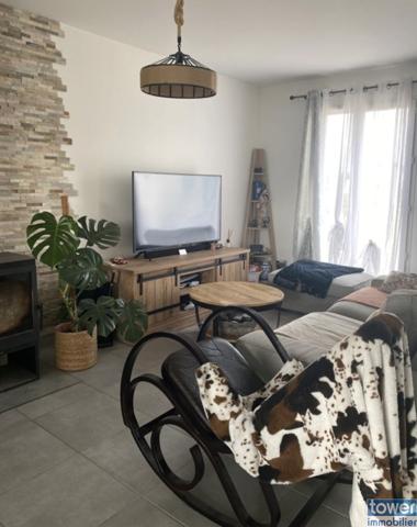 Maison
                                                                                                                                                                                                                                                                                                                        3 pièce(s)                                                                                                                                                                                                          2 chambre(s)                                                                                                                                                                                                          82  m²