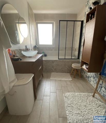 Maison
                                                                                                                                                                                                                                                                                                                        3 pièce(s)                                                                                                                                                                                                          2 chambre(s)                                                                                                                                                                                                          82  m²