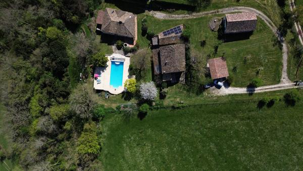 Penne-d'Agenais (47140) LOT ET GARONNE Secteur Penne d-Agenais Charmant Ensemble en Pierre avec Piscine avec hectare terrain