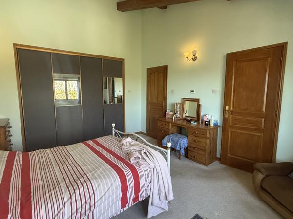 Penne-d'Agenais (47140) LOT ET GARONNE Secteur Penne d-Agenais Charmant Ensemble en Pierre avec Piscine avec hectare terrain