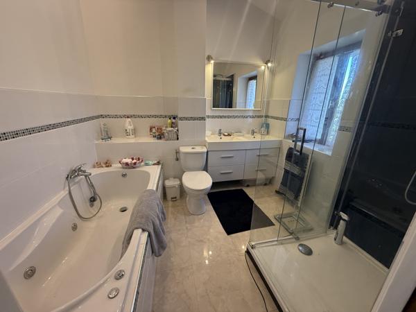 Penne-d'Agenais (47140) LOT ET GARONNE Secteur Penne d-Agenais Charmant Ensemble en Pierre avec Piscine avec hectare terrain