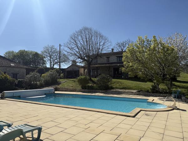 Penne-d'Agenais (47140) LOT ET GARONNE Secteur Penne d-Agenais Charmant Ensemble en Pierre avec Piscine avec hectare terrain