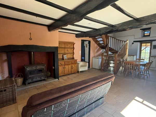 Penne-d'Agenais (47140) LOT ET GARONNE Secteur Penne d-Agenais Charmant Ensemble en Pierre avec Piscine avec hectare terrain