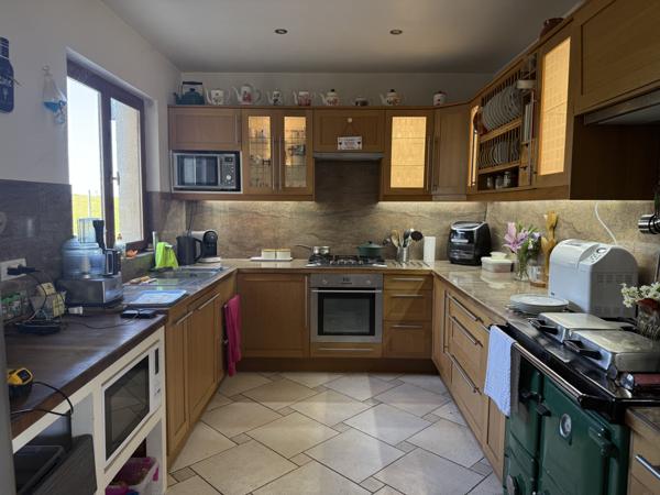 Penne-d'Agenais (47140) LOT ET GARONNE Secteur Penne d-Agenais Charmant Ensemble en Pierre avec Piscine avec hectare terrain