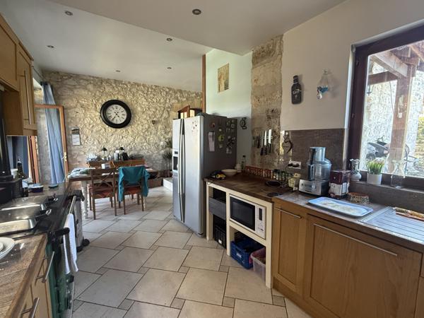 Penne-d'Agenais (47140) LOT ET GARONNE Secteur Penne d-Agenais Charmant Ensemble en Pierre avec Piscine avec hectare terrain