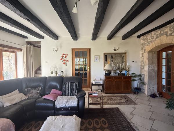 Penne-d'Agenais (47140) LOT ET GARONNE Secteur Penne d-Agenais Charmant Ensemble en Pierre avec Piscine avec hectare terrain