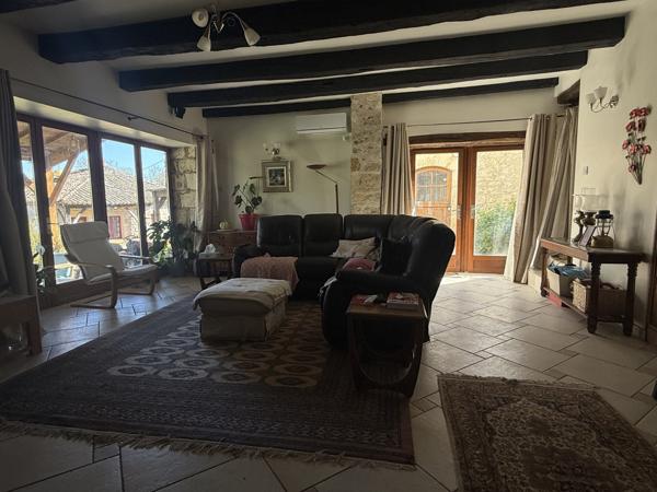 Penne-d'Agenais (47140) LOT ET GARONNE Secteur Penne d-Agenais Charmant Ensemble en Pierre avec Piscine avec hectare terrain