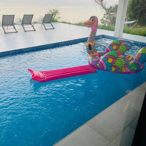 Villa de PRESTIGE moderne de type T8  pieds dans l'eau vue mer avec piscine - SOLENZARA 20145 - CORSE DU SUD