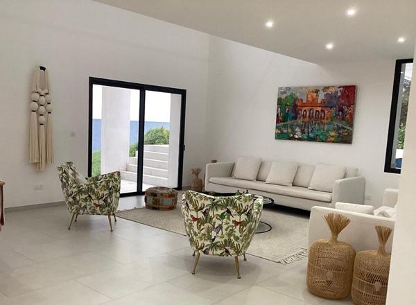 Villa de PRESTIGE moderne de type T8  pieds dans l'eau vue mer avec piscine - SOLENZARA 20145 - CORSE DU SUD