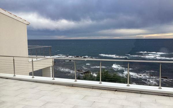 Villa de PRESTIGE moderne de type T8  pieds dans l'eau vue mer avec piscine - SOLENZARA 20145 - CORSE DU SUD