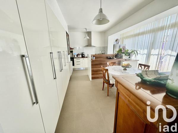 Maison d’architecte 7 pièces de 277 m² à Beaucaire (30300)