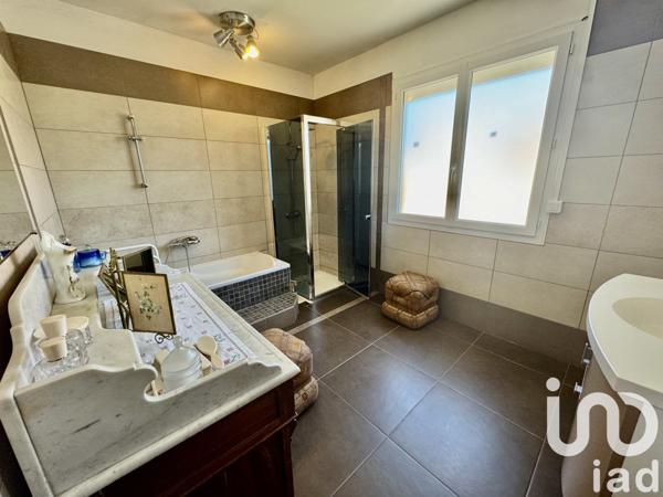 Maison d’architecte 7 pièces de 277 m² à Beaucaire (30300)