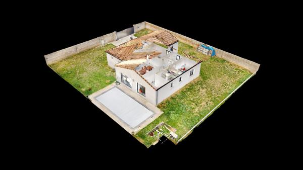 Maison récente à Carcassonne avec jardin, piscine et garage.