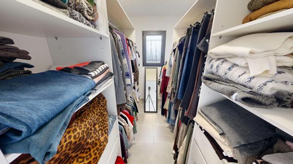 Maison récente à Carcassonne avec jardin, piscine et garage.