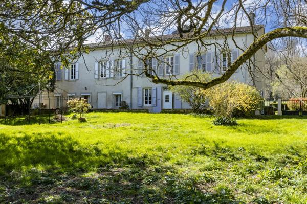 Belle maison de maître avec parc - REF. VM433