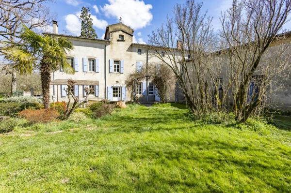 Belle maison de maître avec parc - REF. VM433