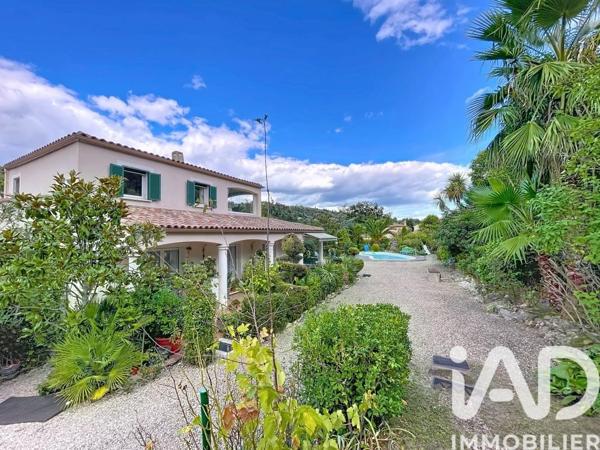 Maison à vendre 6 pièces 197 m² Châteauneuf-Grasse